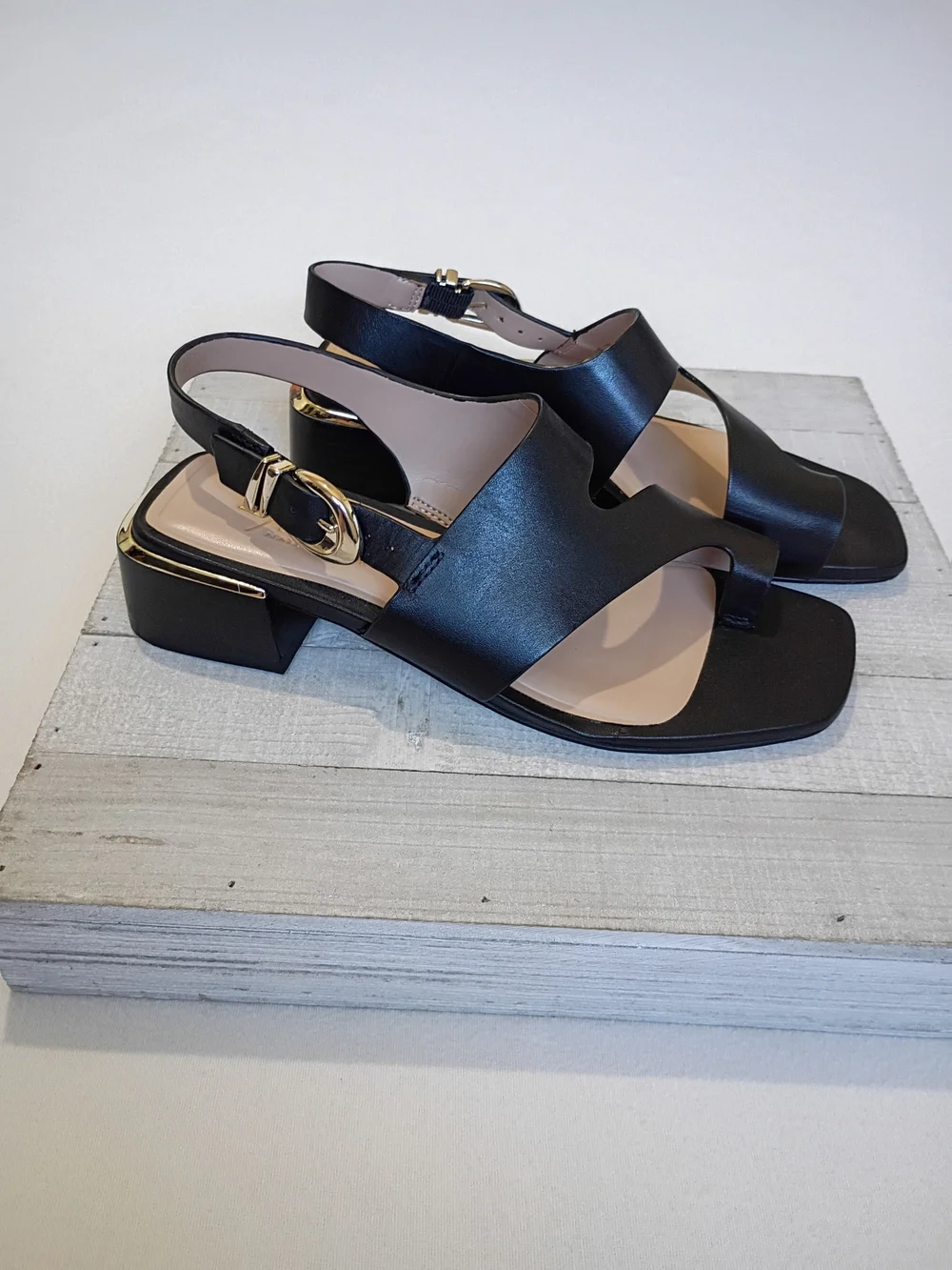 27 EDIT Audra Black Leather Slingback Block Heel Sandals Gold Buckle Size 5.5